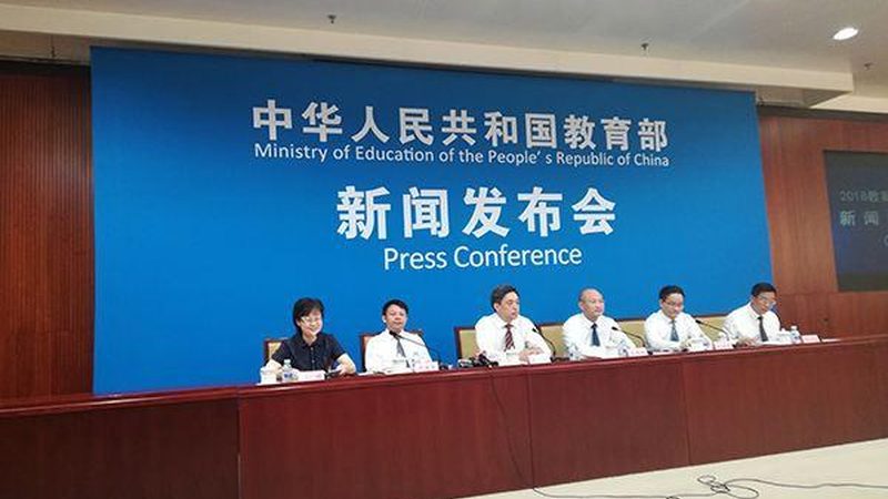 成人技能培训的收费标准通常由以下几个部分构成：