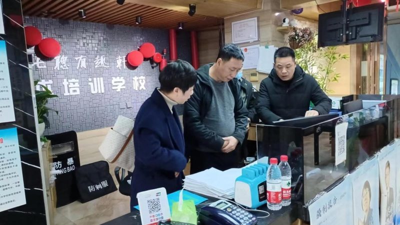 零基础学习电工，通常需要经过以下几个阶段：